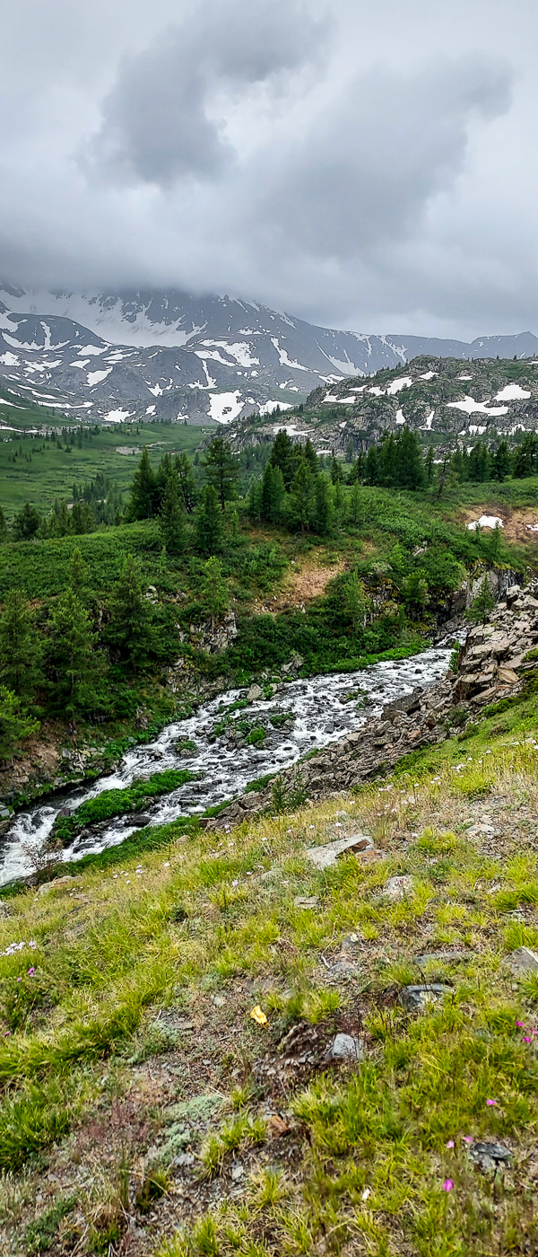 Ulaan Tsutgalan Waterfall